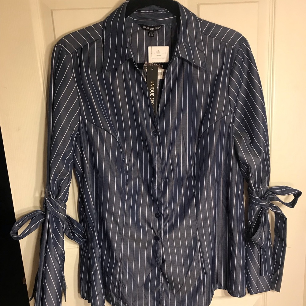 Navy shirt with flared sleeves
